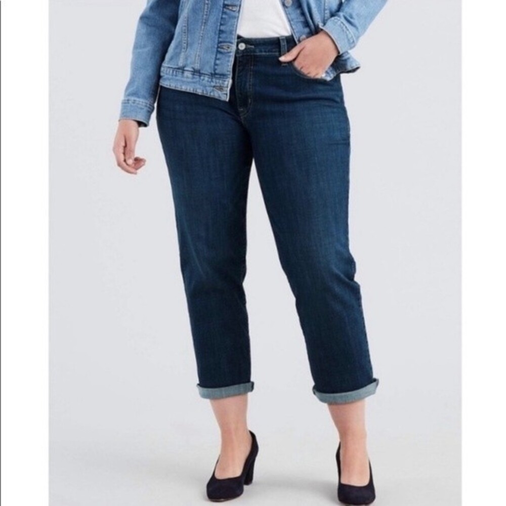 Levi's Dark Wash Cropped Boyfriend Jeans‎ Size 33 x 27